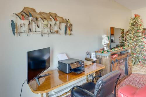 1 Mi to Skiing Mtn-View Condo in Angel Fire! thumb 4
