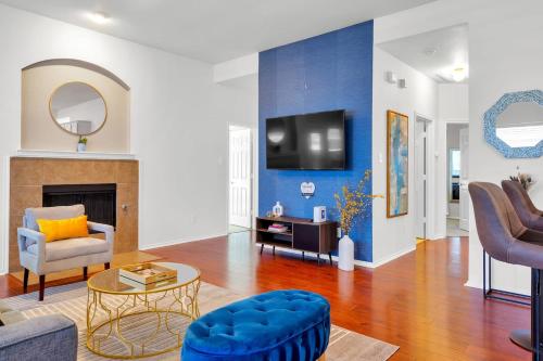32 Mckinney 2 Living Areas Office Pet Friendly in McKinney, USA