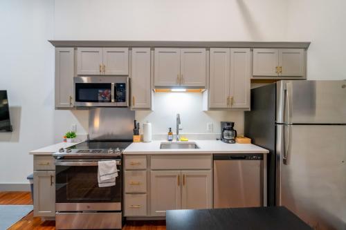 Bright and Modern Studio in Louisville # 404 in Louisville, USA