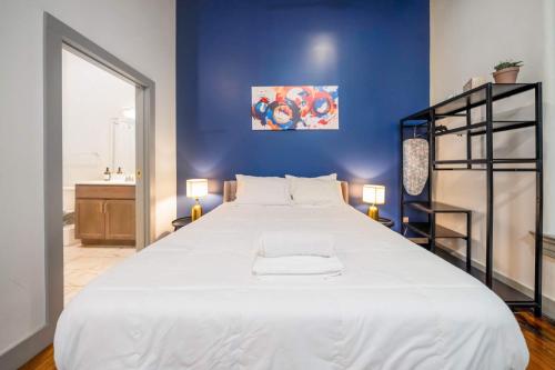 Bright and Modern Studio in Louisville # 404 in Louisville, USA