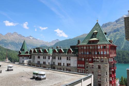 Apartment with Mountain View image 2