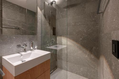 Apartment with Lake View image 4