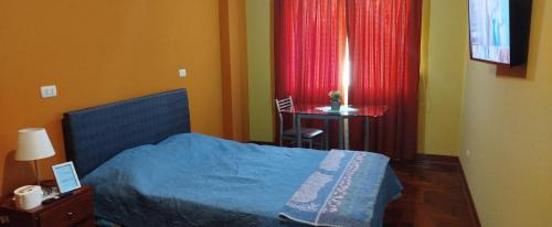 Habitación H2, TV y WIFI cerca a Barranco