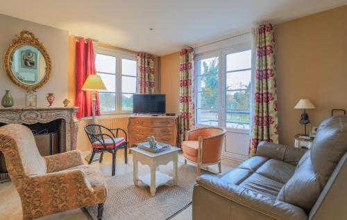 4 Bedroom Amazing Home In Attin La Paix-Faite