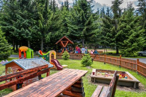 Taman bermain, Chaty Jasna in Demanovska Dolina