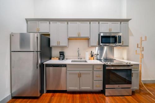 Bright and Modern Studio in Louisville # 406 in Louisville, USA