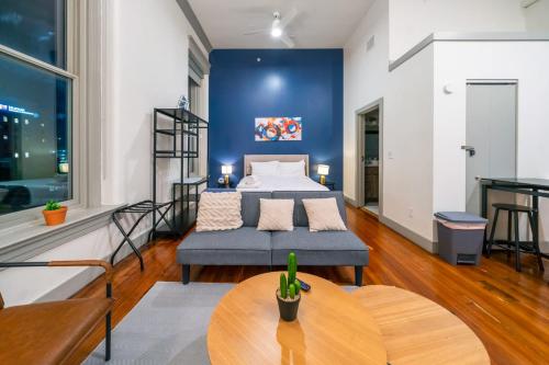Bright and Modern Studio in Louisville # 406 in Louisville, USA