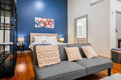 Bright and Modern Studio in Louisville # 406 in Louisville, USA