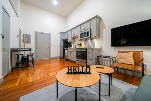 Bright and Modern Studio in Louisville # 407 in Louisville, USA