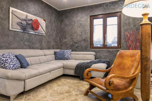 Large Villa Mediterranea in the heart of Coral Shore with swimming pool large garden with palm trees