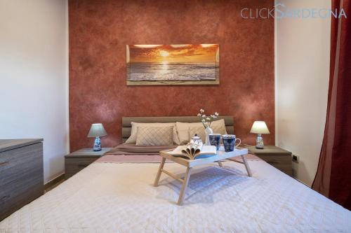 Large Villa Mediterranea in the heart of Coral Shore with swimming pool large garden with palm trees