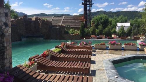Tuvākā izklaides vieta, Belvedere Yacht Club Berzasca in Berzasca