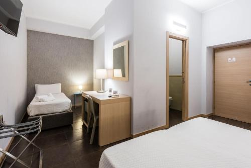 Triple Room image 8
