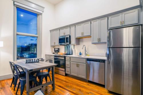 Modern Space in the Vibrant Louisville #410 in Louisville, USA