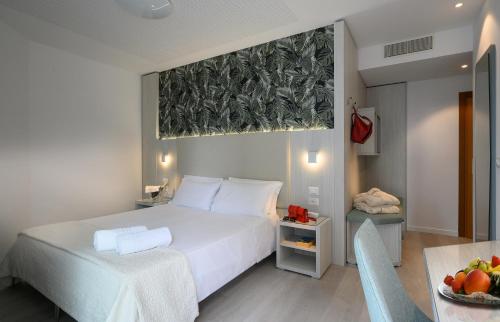 Deluxe Room with Side Sea View