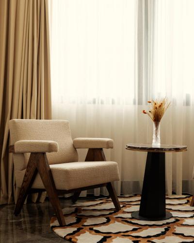 Deluxe Double Room with Balcony image 4