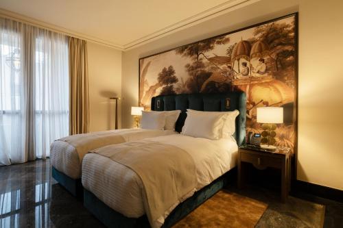 Deluxe Double Room with Balcony image 5