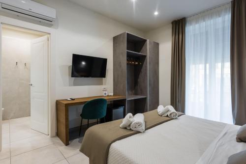 Large Double Room image 10