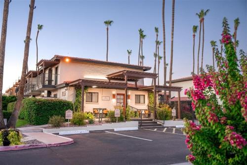 145 Fully Furnished 1BR Suite-Pet Friendly - image 4