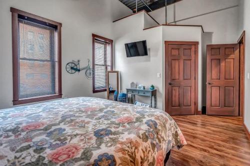 2 BR La Crosse 2 Blocks to La Crosse Center in La Crosse, USA