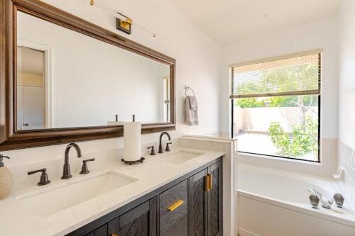 Beautiful home in Southwest Tucson near คาสิโน เดล โซล