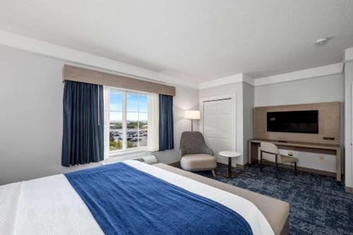 SureStay Plus Hotel by Best Western Billings Room Type - One-Bedroom King Suite with Sofa Bed and Living Room - Non-Smoking