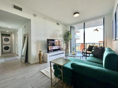 Luxury 2BR 2BA Downtown Apartment Next to Cruise Terminals, Kaseya Center & Bayside in Miami, USA