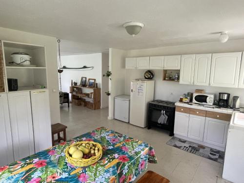 Konyha, Tavaetu Guesthouse in Ausztrál-szigetek