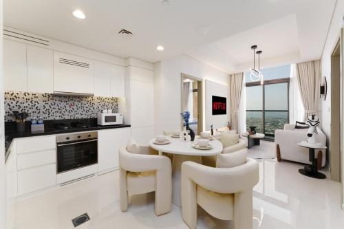 Aykon Luxury Sky Collection Suites with Balcony & Sea View by HSHOME, Dubaï (photo 9)