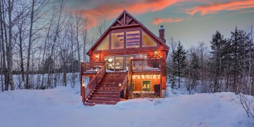 35 Hideaway - Mtn Views, Hot Tub, Game Room, Dogs Ok, 12 Mins to Sunday River, Bethel (photo 2)