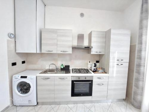 A due passi dal Centro Intero appartamento con AC e WiFi in 弗利市中心