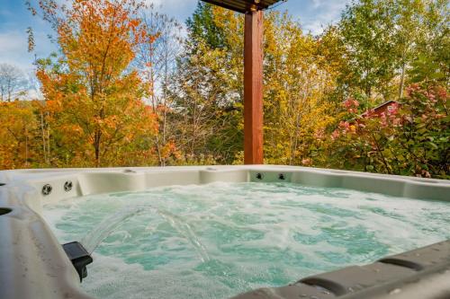 35 Hideaway - Mtn Views, Hot Tub, Game Room, Dogs Ok, 12 Mins to Sunday River, Bethel (photo 4)