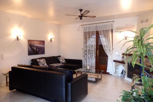 Villa with Private Pool image 9