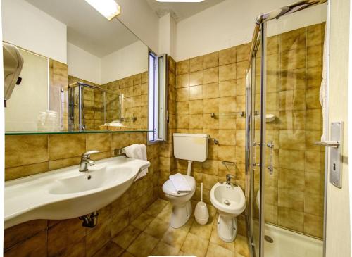 Double or Twin Room with Balcony image 10