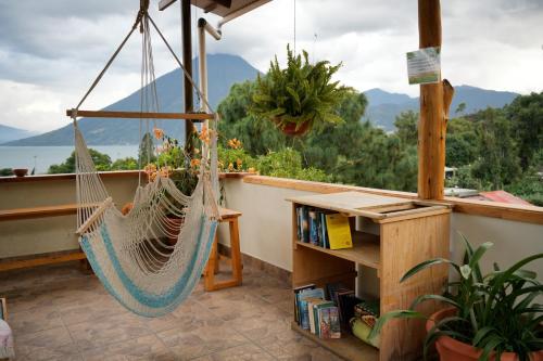 Balcony/terrace, Casa Madera in San Marcos La Laguna