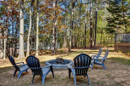 Waterfront Martin Home with Fire Pit and Large Deck in South Union, USA