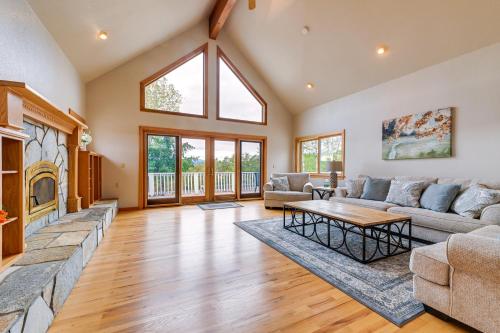 Vineyard Farmhouse in Oakland w/ Hot Tub! in Rice Hill (OR)