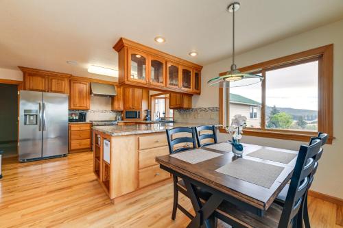 Vineyard Farmhouse in Oakland w/ Hot Tub! in Rice Hill (OR)