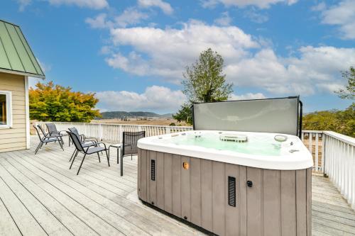 Vineyard Farmhouse in Oakland w/ Hot Tub! in Rice Hill (OR)