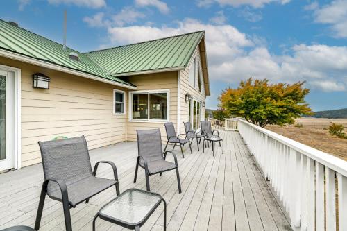Vineyard Farmhouse in Oakland w/ Hot Tub! in Rice Hill (OR)