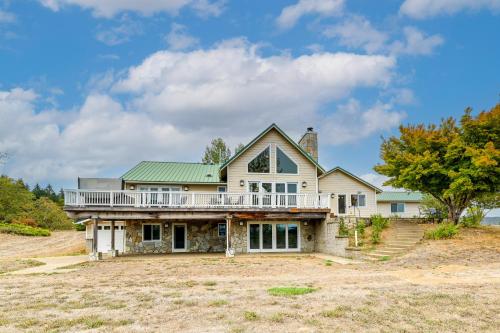 Vineyard Farmhouse in Oakland w/ Hot Tub! in Rice Hill (OR)