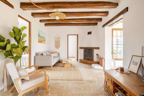 Preciosa villa con vistas al mar y al atardecer y piscina privada in L'Estany