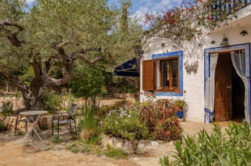 Preciosa villa con vistas al mar y al atardecer y piscina privada in L'Estany