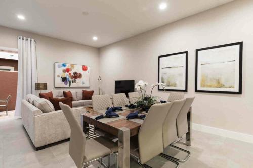 Stylish 4Bed Townhome at Summerville Near Disney - image 7