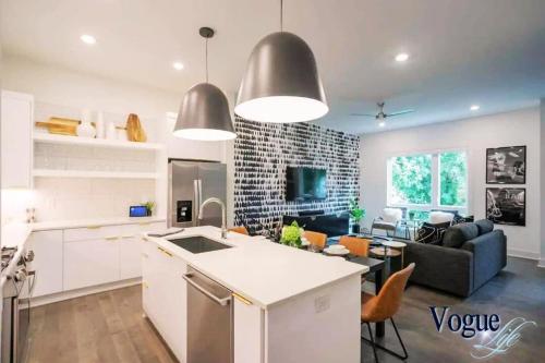 Vogue Vibe Stylish 4-bed House, All En Suite in Nashville, USA