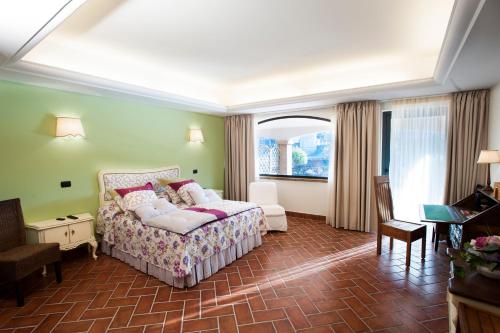 1 king bed, 2 twin beds