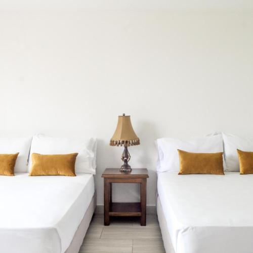 HABITACION EN HOTEL CON PISCINA CERCA a UKUMARI in La Esperanza