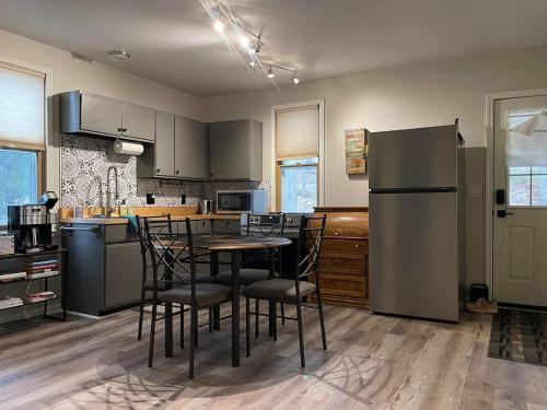 New~Bike trails, Downtown, pets ok in Bellaire, USA
