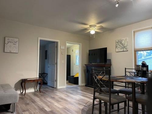 New~Bike trails, Downtown, pets ok in Bellaire, USA
