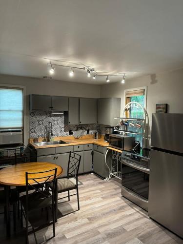 New~Bike trails, Downtown, pets ok in Bellaire, USA